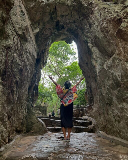 .
——————————————-
朝5時に目が覚めても
心地よく一日が始まる暮らし
——————————————-
最近、毎朝5時には目が覚めます
とても心地良い1日の始まりだと
感じられる自分になれて誇らしい
あ、私が伝えたいことはこういうことだなと…
朝日と共に目覚め
夕日と共に1日を終える
海や山に囲まれて
自然のリズムと調和するように生きたい
波乗りやスノーボード
大好きなアクティビティを思いきり楽しみたい
でも、かつての私は現実は都会のノイズに
晒されて夜遅くまで仕事をして…
ベットに入るのはいつもてっぺん超えて
脳疲労で眠れない…
やっと寝付けたのに
朝早く目が覚めてしまおうもうものなら
「もっと寝ていたいのに!」と
眠れない自分へのストレスを抱えていた
海や山に行くのは週末だけ
平日の疲れを引きずりながら
何時間もかけて通う
私の理想の暮らしは
こんな毎日ではない…
自分が本当に望む
暮らしのサイクルを無視し続けると
心と体がちぐはぐになっていく…
そんなことわかってる
わかっているのに今の暮らしを
手放すことが怖いの…
矛盾してるのもわかってるのに…
そういう自分が嫌になる…
そして自己免疫疾患になりました
自己免疫疾患って簡単にいうと
本当は味方になるはずの免疫を敵とみなし
攻撃してしまうのです
自分のやっていることを自分が認めていない
自分自身を攻撃している感覚
もう無理…
自分に合った暮らし方、働き方を
この手で取り戻す
会社員でもフリーランスでも
どんな肩書きでもいい
理想の暮らしと仕事を
両立できる生き方は誰でもできる
自分の誇り(プライド)を取り戻す
そうやって生きてきて実現できたから
次は誰かのためにお手伝いできることが
あるなと思いました
スカイブリッジメンタリングは…
地に足つけながら現実と理想の空を
繋ぐメンタリングプログラムです
【こんな方におすすめ】
・会社員×理想の暮らしを両立したい人
・「本音」と「行動」がつながるマインドセット
・自分らしい働き方をデザインする実践型サポート
・コーチングで“理想”を“現実”に落とし込む
体験セッションはプロフィール🔗から
#スカイブリッジメンタリング
#理想の暮らしを手に入れる
#朝5時に起きても機嫌よくいられる生き方
#自然とともに働く
#自分の軸を取り戻す