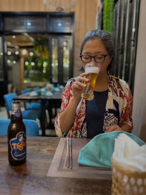 .

今よりたくさんのお金があったら
私たちは本当に幸せになれるのでしょうか？

かつての私はそれなりの
収入がありながらも
時間もなくストレスまみれ

収入をストレス発散に
使う日々を送っていました

お金はあるのに心はいつも不足している

なんだかおかしいなと思いながらも
その収入を手放す勇気が持てず
不自由な人生から抜け出せずにいました

そんな生き方を見直すきっかけになったのが
「世界的なコロナ禍」でした

「本当の自由ってなんだろう？」
「私は、どう生きたいのだろう？」

自分自身と深く向き合った結果
私は収入を三分の一に減らし
2021年、北海道への移住を決断します

最初は不安もありました

けれど実際に始まった暮らしは
大自然の中で驚くほど心地よく
過剰な物欲からも解放されて
本来の自分に戻っていく感覚がありました

ここで気づいたのです

幸せは、ただたくさん稼ぐことの先に
あるのではなく「満ち足りた状態で人生を
選択できること」にあるのだということに…

必要以上に持たない
でも、お金の不安に縛られない
使いたいときに、気持ちよく使える

「ミニマルだけど幸せなお金持ち」と
いう生き方を選びました

Freedom Flowは
我慢を目的にした
自己犠牲のミニマルではなく

「幸せを基準にお金と付き合い」
「自由を基準に暮らしを整える」

そんな、ライフスタイルを提案します

たくさん稼ぐことがゴールではない
でも足りない人生を選ぶこともない

心が満ちていて、人生を選べる余白がある

そんな「ミニマル」×「幸せなお金持ち」と
いう在り方を、あなた自身の暮らしに
インストールする場所

それが、Freedom Flowです

#ミニマル 
#幸せなお金持ち 
#節約 
#自由 
#自由な働き方